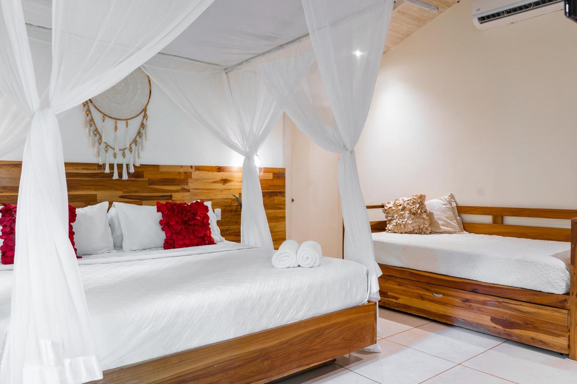 Playa Santa Teresa  Banana Beach Bungalows מראה חיצוני תמונה